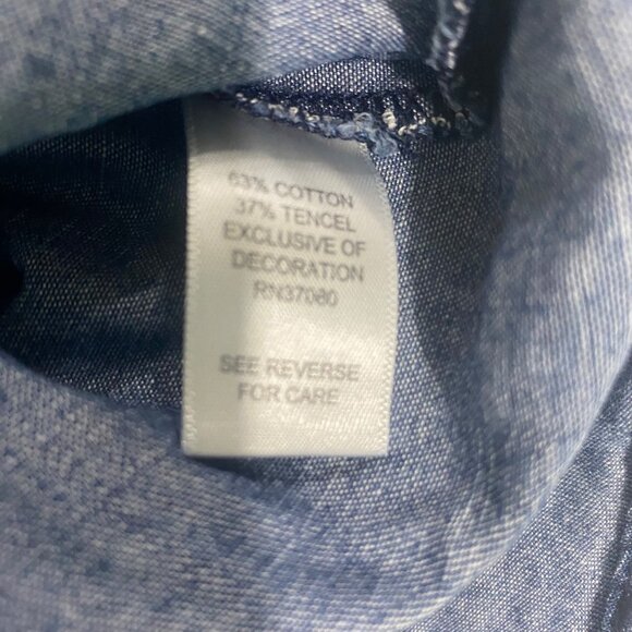 EST 1946 Top  Womens 18/20W Blue Sleeveless Denim Embroidered Front - Picture 10 of 12